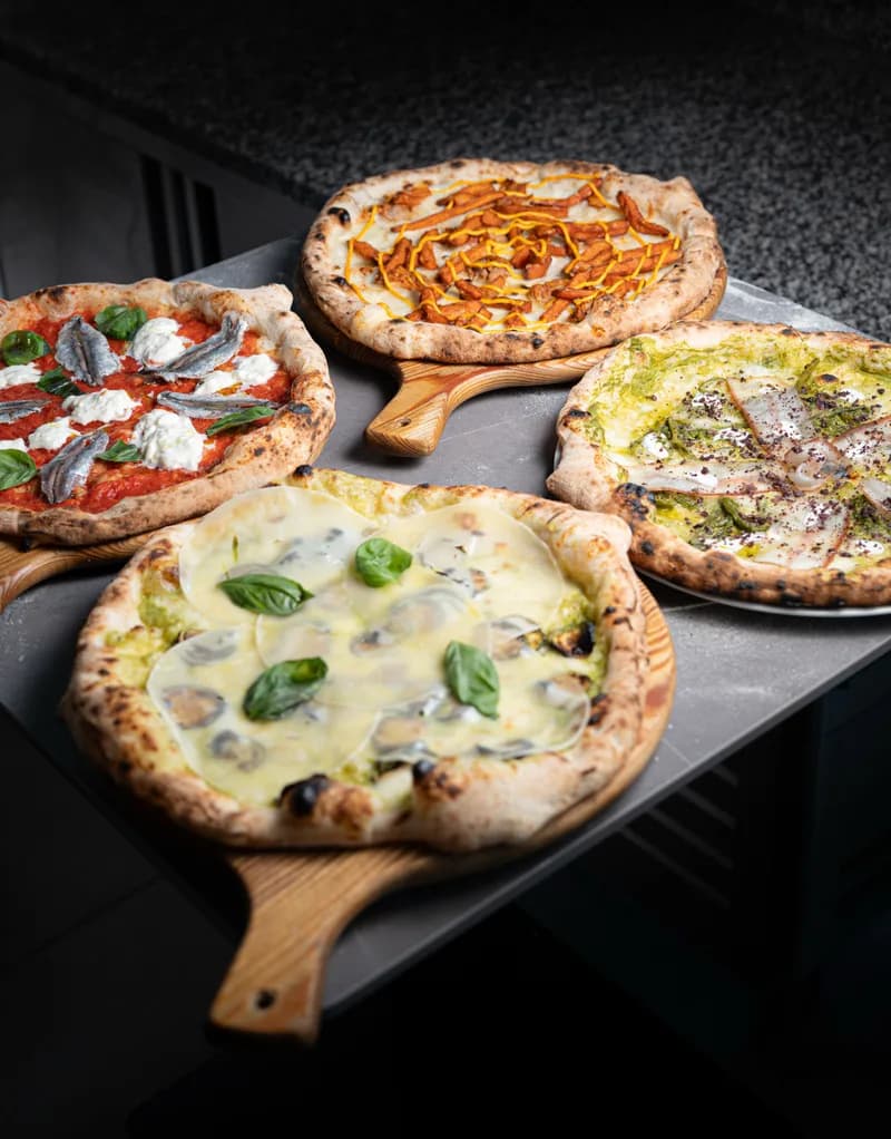Le nostre pizze sul bancone: Cetara, Nerano 2.0, American Pork e Alchimia di Asparagi