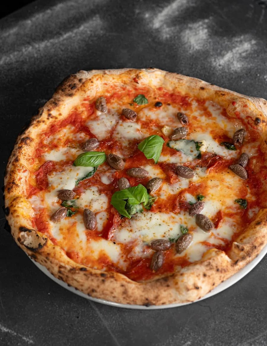 Carabiniera — Pizzeria I Gionti