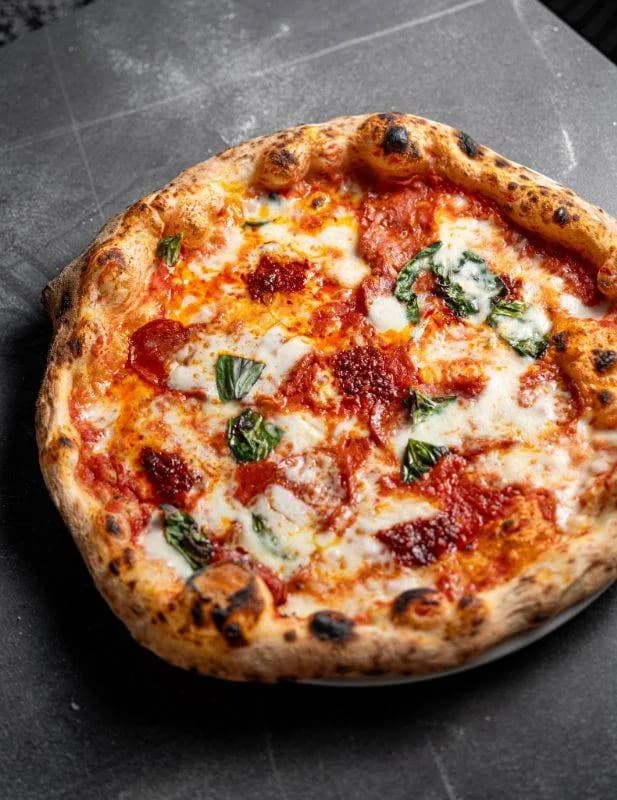 Diavola e L'Acqua Santa — Pizzeria I Gionti