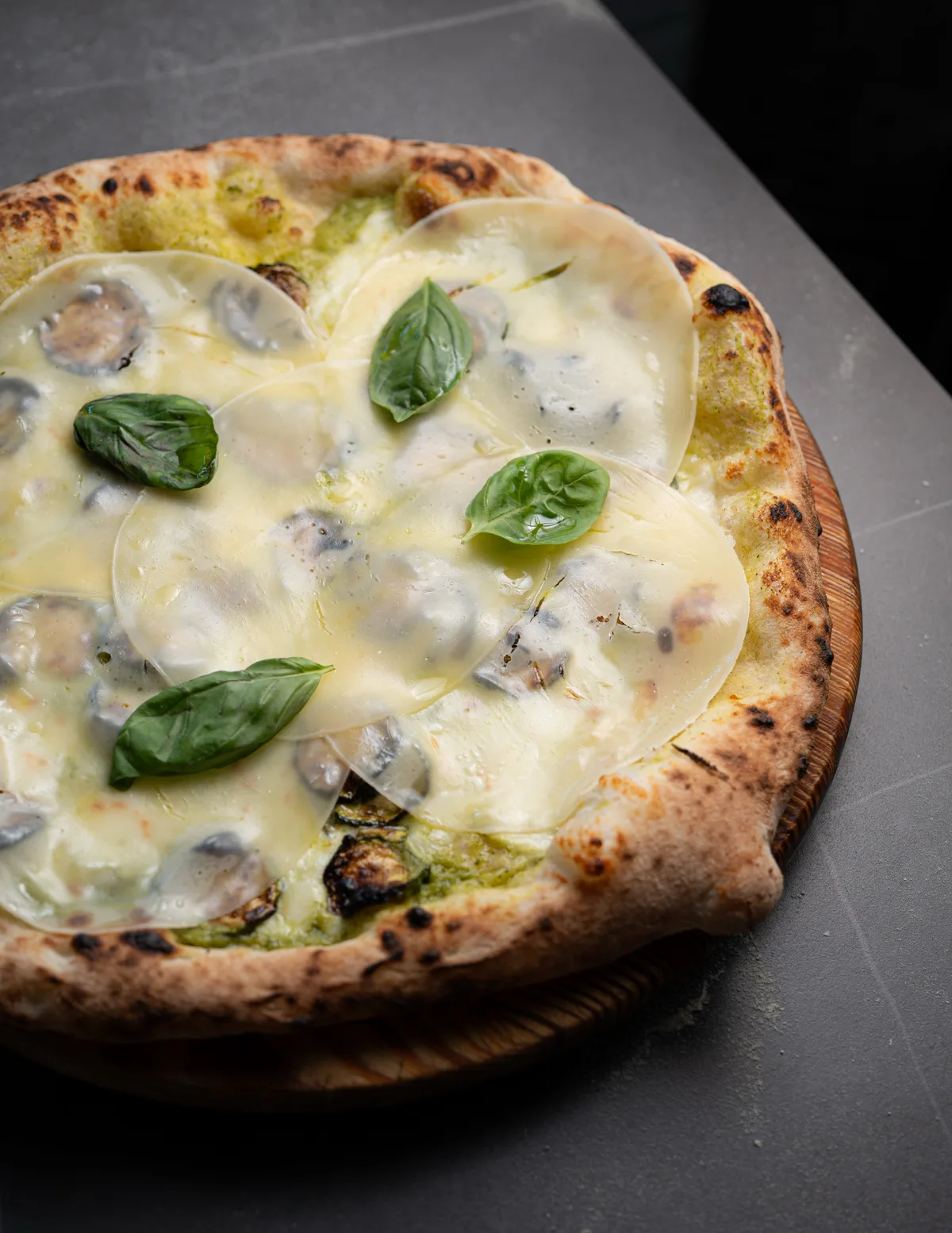 La Nerano 2.0 con vellutata di zucchine, provolone del Monaco e basilico